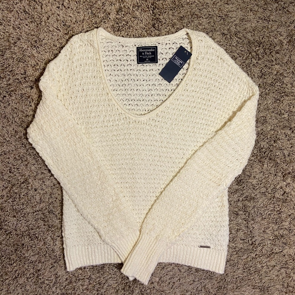 ABERCROMBIE AND FITCH SWEATER